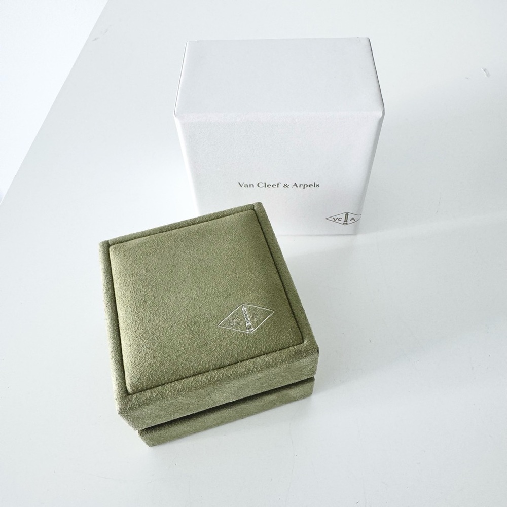 Van Cleef & Arpels Necklace Box